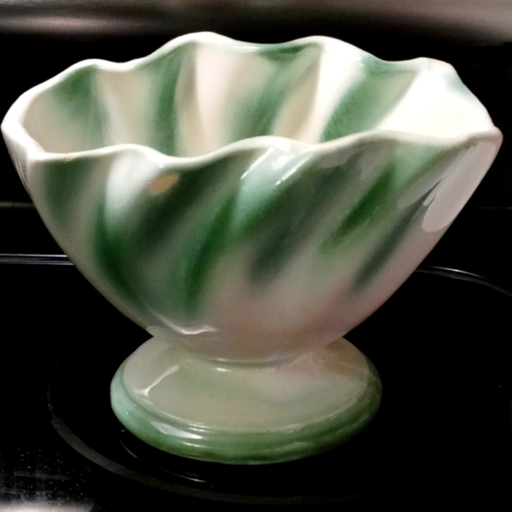 Regal Pottery 803 - USA Shell Dish Planter